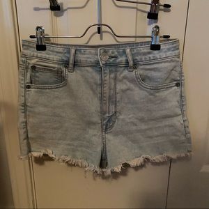 Light Wash American Eagle Frayed Denim Shorts: Size 8
